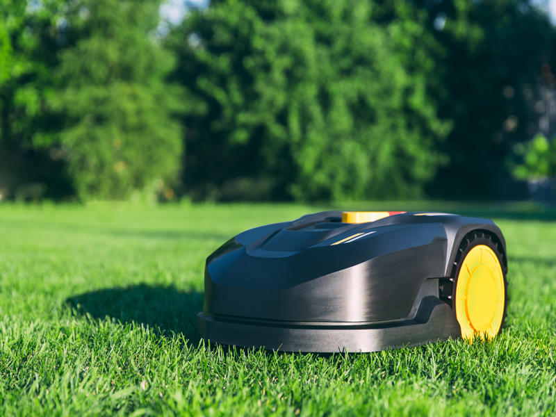 Example_of_A_Automer_Robotic_Lawn_Mower_Picture